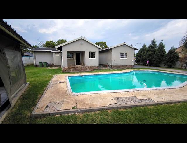 3 BEDROOM FREEHOLD FOR SALE IN BRACKENHURST